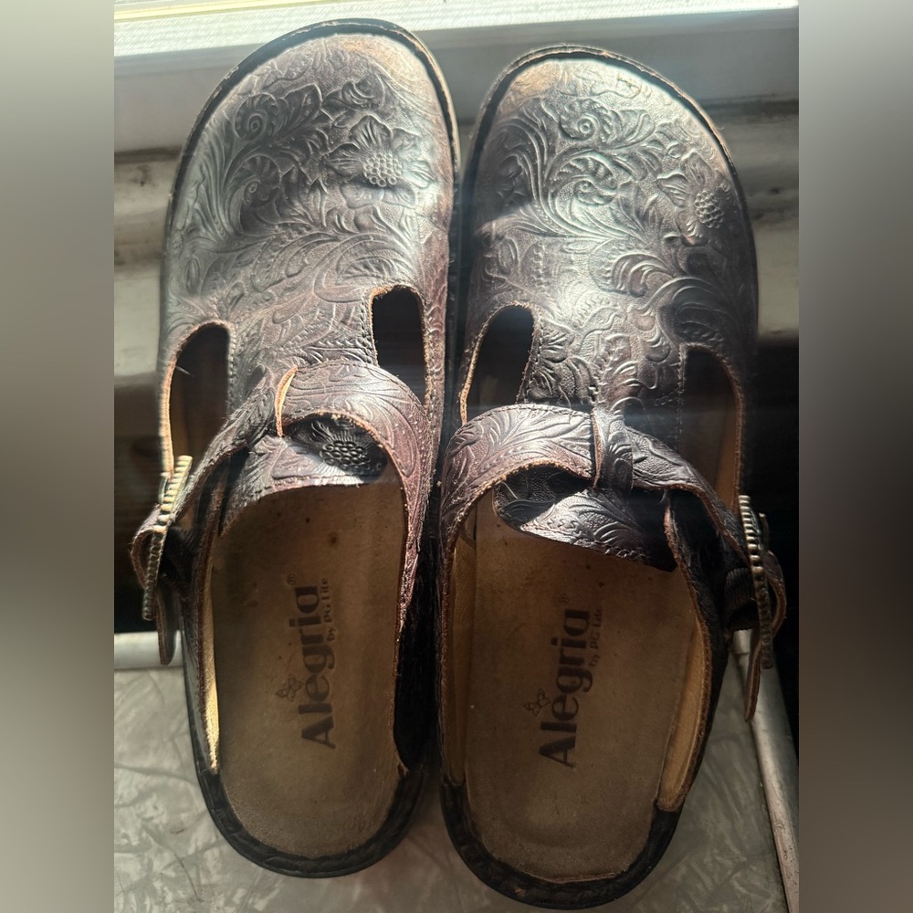 Alegria Beige Leather Sandals